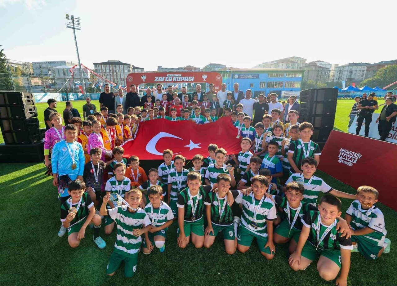 Arnavutköy’de 30 Ağustos Zafer Bayramı coşkuyla kutlandı 23 Bülten Medya -
