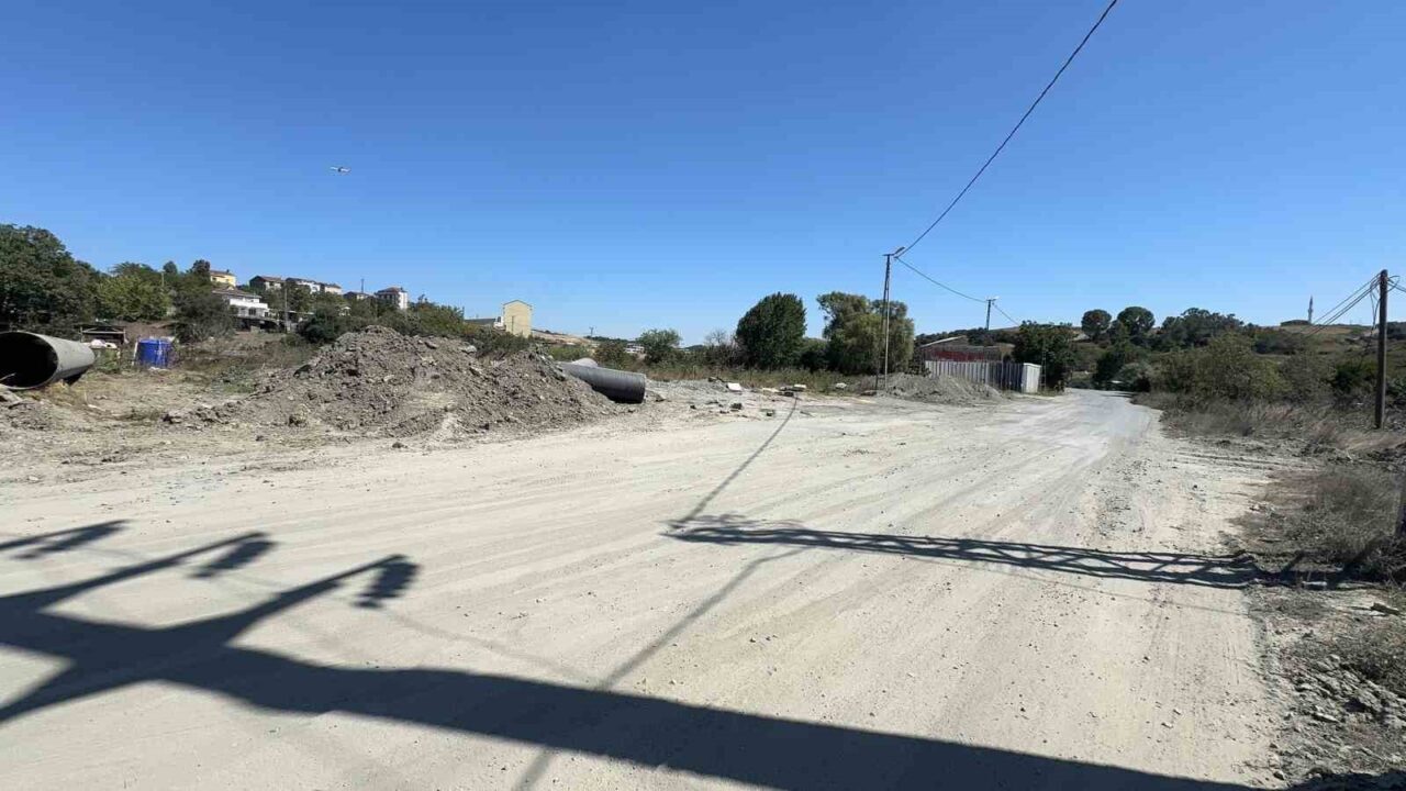 Hadımköy’de taksi çukura düştü! 2 Bülten Medya -