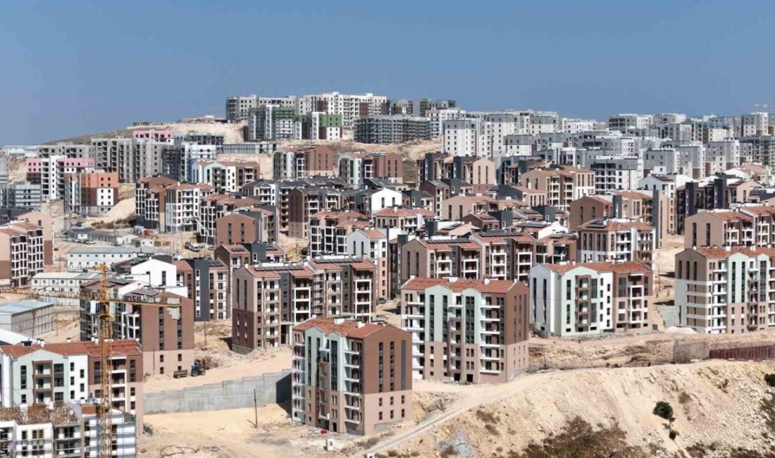 Arnavutköy’de TOKİ tarafından yapımı sürdürülen 36 bin konutluk dev projede
