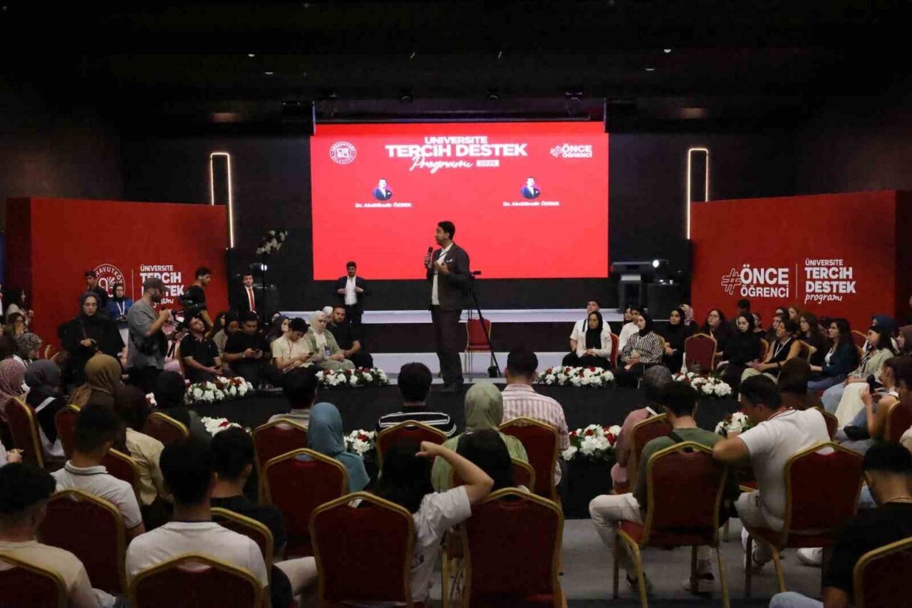 Arnavutköy’de üniversite adaylarına tercih desteği 25 Bülten Medya -