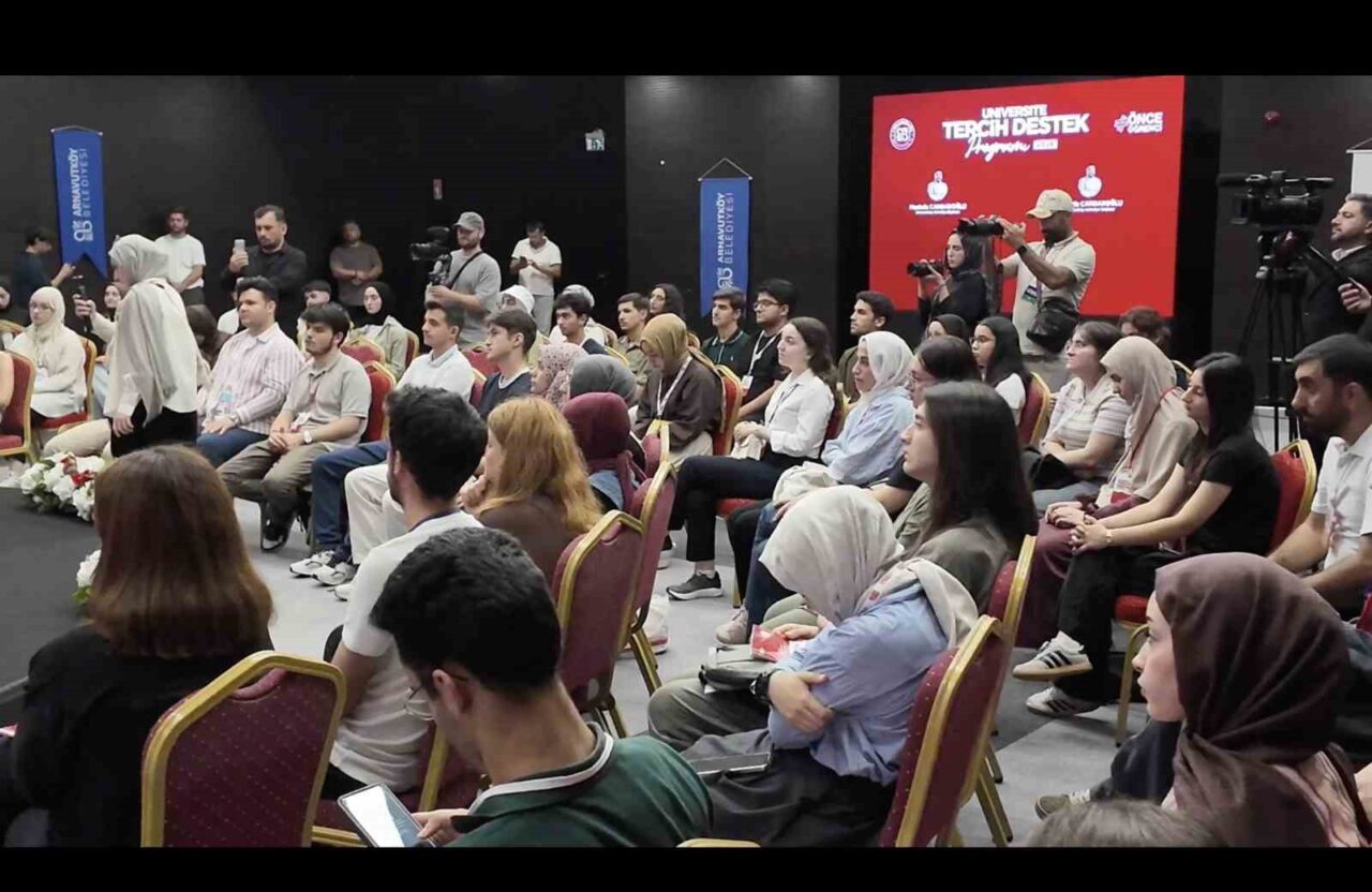 Arnavutköy’de üniversite adaylarına tercih desteği 23 Bülten Medya -