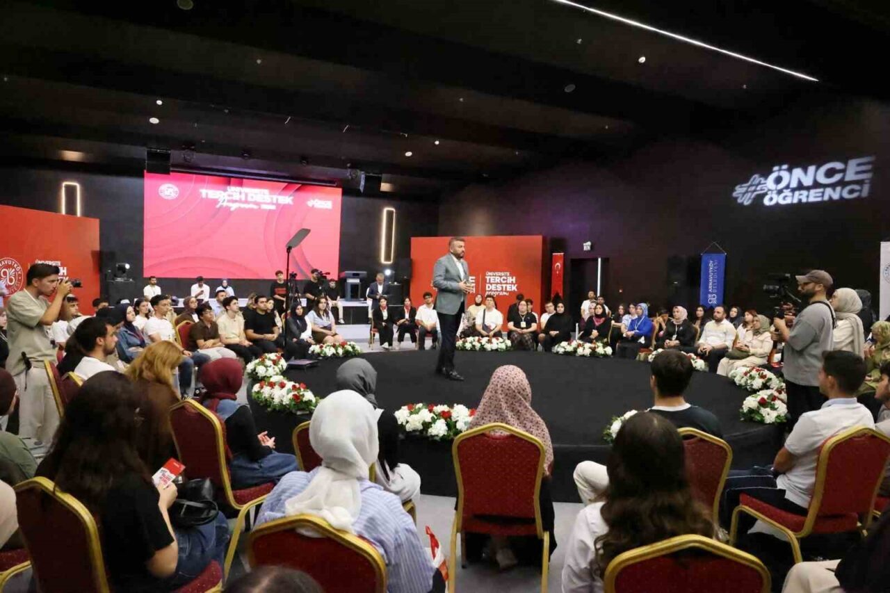 Arnavutköy’de üniversite adaylarına tercih desteği 26 Bülten Medya -
