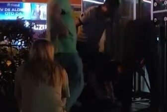 Bursa’da Şehreküstü İstasyonu’ndaki asansörde mahsur kalan 2 genç, itfaiyenin müdahalesiyle