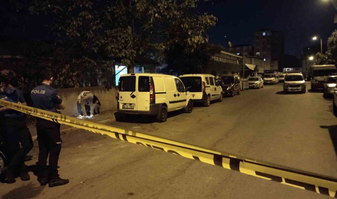 Ataşehir’de gecekonduya silahlı saldırı Ataşehir’de bir gecekonduya silahlı saldırı düzenlendi. Sokakta çocukların ve vatandaşların