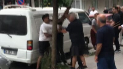 Avcılar’da kaldırımda bulunan çamaşır makinesini çalmaya çalışan şahıslar ve vatandaşlar