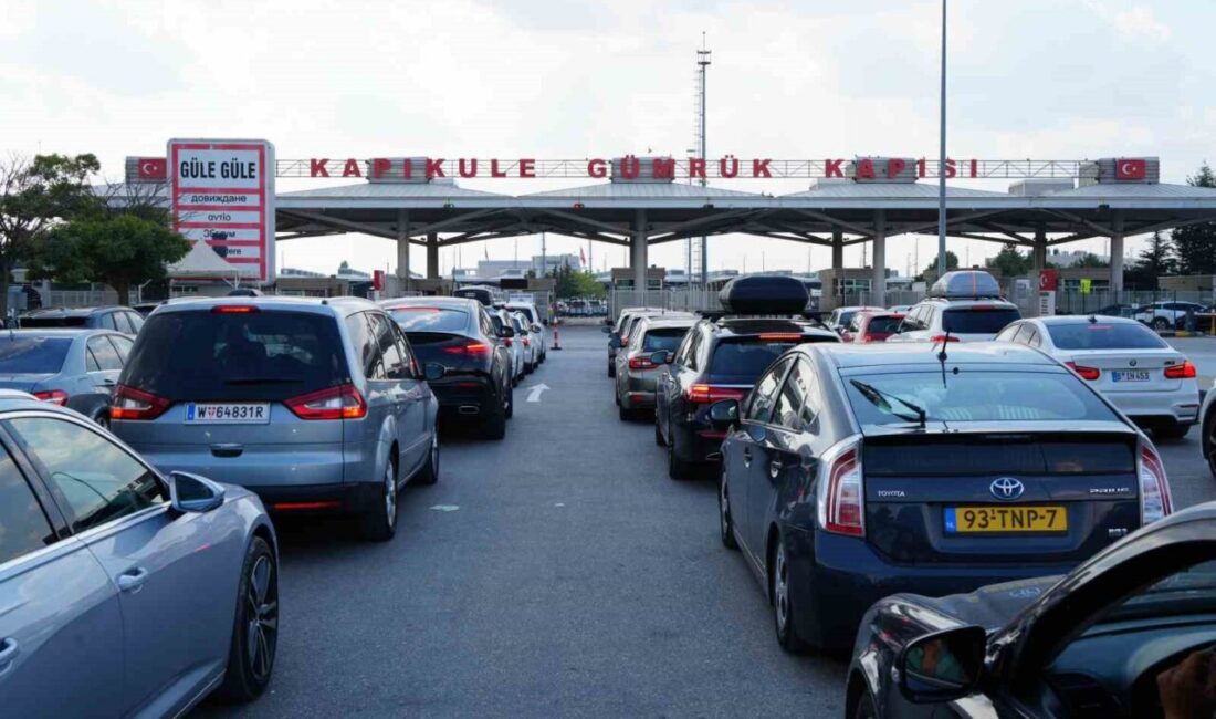 Gurbetçilerin dönüş çilesi başladı Avrupa’ya dönüş yolculuğuna çıkan gurbetçiler, Kapıkule Sınır Kapısı’nda uzun araç