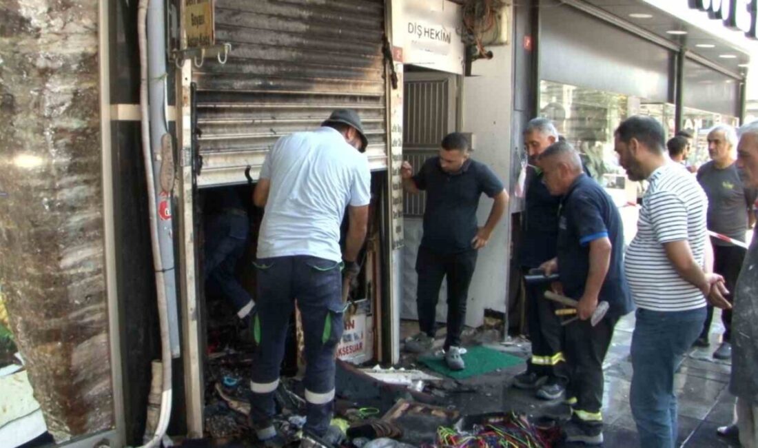 İstanbul’un Gaziosmanpaşa ilçesinde bir ayakkabıcı dükkanında bulunan elektrik kofrasında yangın