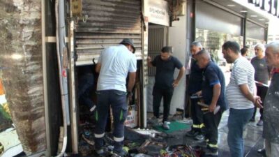 İstanbul’un Gaziosmanpaşa ilçesinde bir ayakkabıcı dükkanında bulunan elektrik kofrasında yangın
