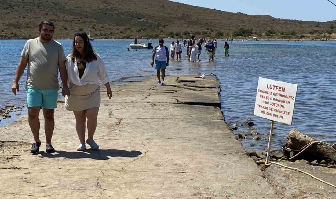 Ayvalık’ta binlerce turistin denize yürüyerek geçtiği boğazda can güvenliği yok Turizm alanında sadece Türkiye’nin değil, dünyanın önemli çekim merkezlerinden biri