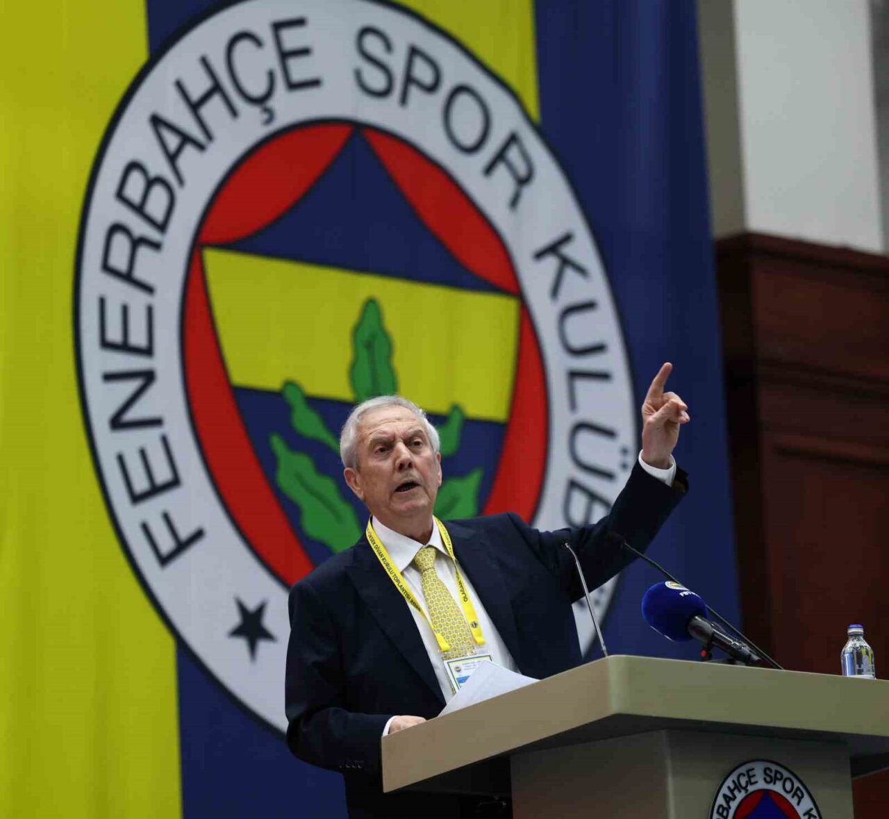 Fenerbahçe Başkanı Aziz Yıldırım, Yüksek Divan Kurulu Toplantısı'nda yaptığı açıklamada,