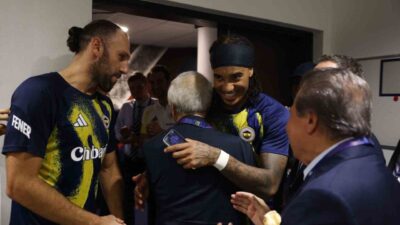 Fenerbahçe Başkanı Aziz Yıldırım ve yönetim kurulu üyeleri, UEFA Şampiyonlar