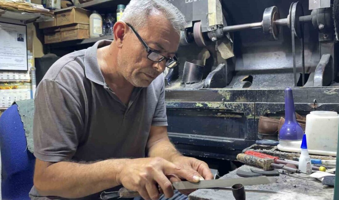 Kırklareli’nde ayakkabı tamirciliği yapan 60 yaşındaki adam, babasından miras kalan
