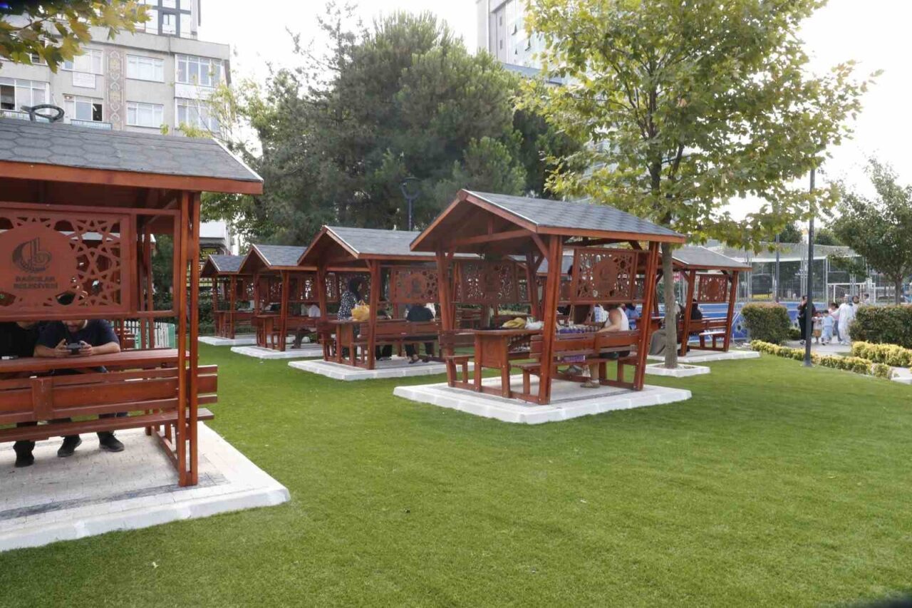 Bağcılar Belediyesi binasının bahçesi sosyal alan olarak değerlendiriliyor 21 Bülten Medya -