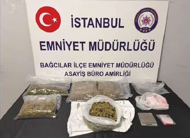 Bağcılar’da iş yerine uyuşturucu operasyonu: 1 kilo 740 gram esrar ele geçirildi İstanbul Bağcılar’da uyuşturucu madde ticareti yapıldığı belirlenen bir iş yerine