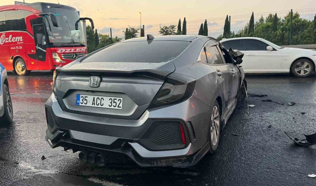 Bahçelievler E5’te kazaya karışan otomobil alev alev yandı İstanbul Bahçelievler E5 Karayolu’nda otomobil ve hafif ticari araç kazaya