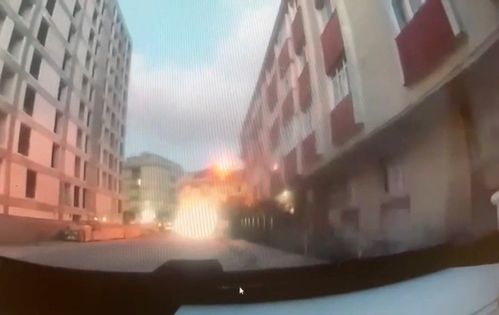 Bahçelievler'de kolonlardan gelen sesler üzerine tedbir amaçlı boşaltılan 6 katlı