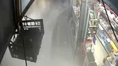 İstanbul Bahçelievler’de bir binanın çökmesi sırasında yaşanan panik anları saniye