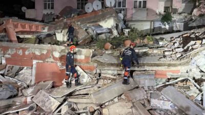 İstanbul Bahçelievler’de, dün gece kolonlardan ses gelmesi üzerine boşaltılan 6