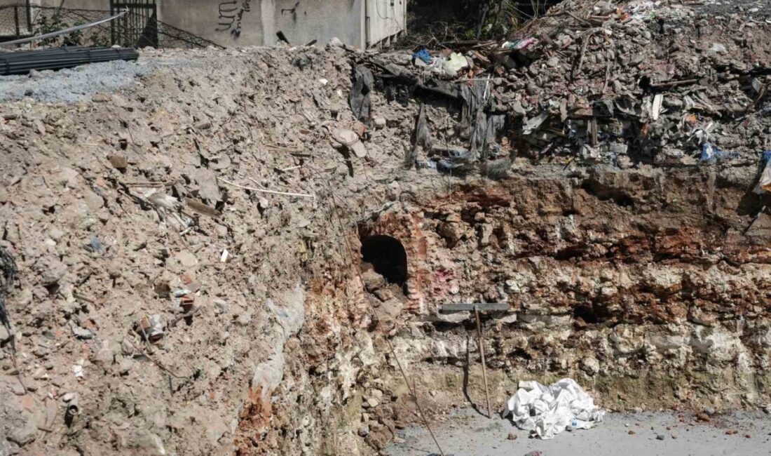Bahçelievler’de inşaatın temelinde tarihi bulgular çıktı Bahçelievler’de kentsel dönüşüm kapsamında yıkılan apartmanın temel kazısı sırasında tarihi