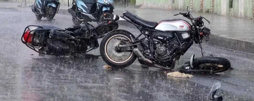 İstanbul’da iki motosiklet çarpıştı: 1 ölü, 1 ağır yaralı İstanbul’da Esenkent-Bahçeşehir yolunda iki motosikletin çarpışması sonucu 58 yaşındaki sürücü