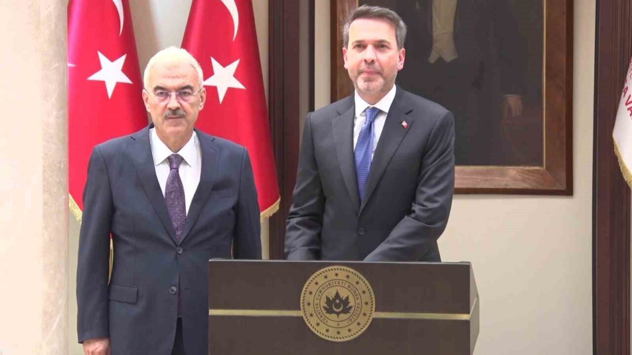 Bakan Bayraktar Bursa’da: İlk durak Valilik oldu 10 Bülten Medya -