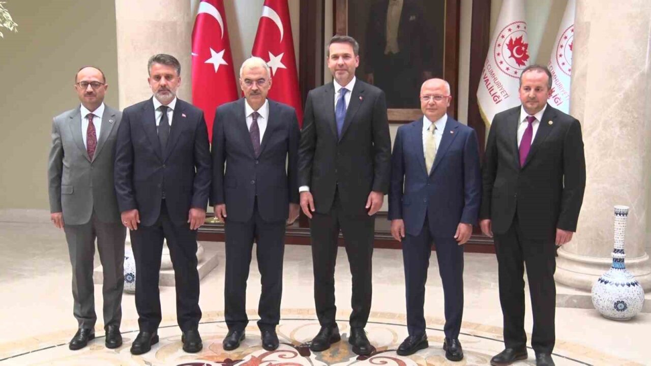 Bakan Bayraktar Bursa’da: İlk durak Valilik oldu 11 Bülten Medya -