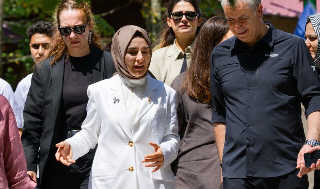 Aile ve Sosyal Hizmetler Bakanı Mahinur Özdemir Göktaş, şehit yakınları