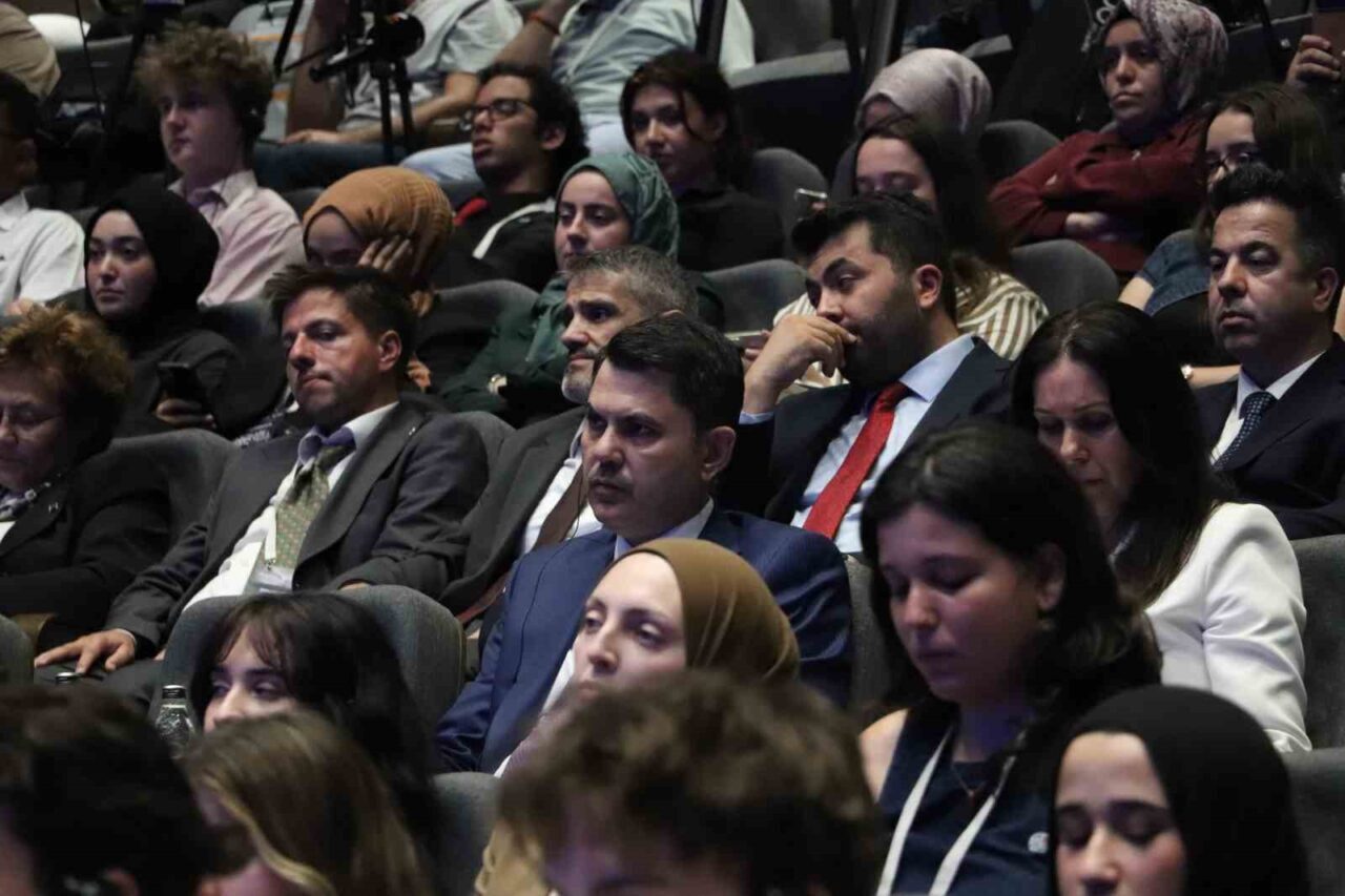 Bakan Kurum Demokrasi ve Özgürlükler Adası’nda konuştu: "Sözün eyleme dönüşmesi gereken zaman dilimindeyiz" 49 Bülten Medya -