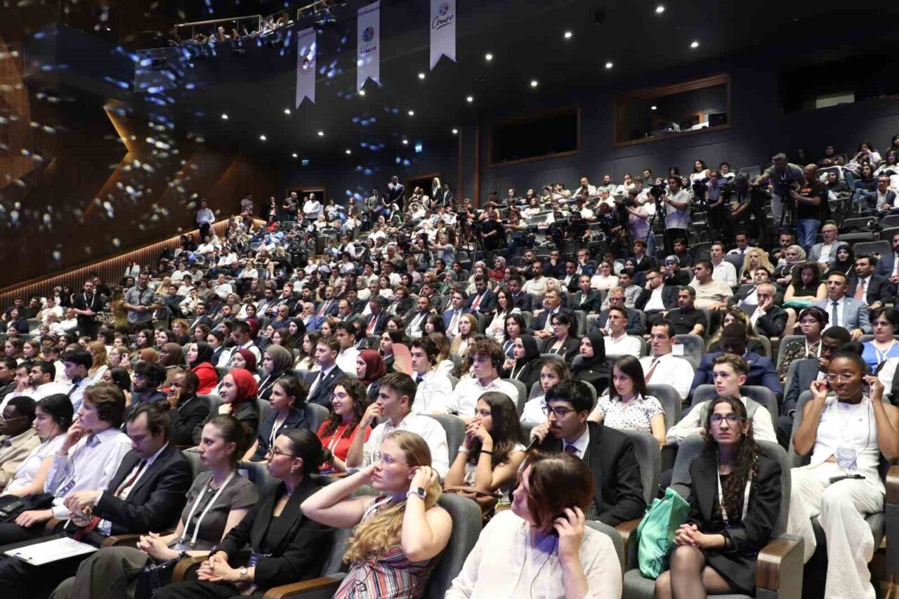Bakan Kurum Demokrasi ve Özgürlükler Adası’nda konuştu: "Sözün eyleme dönüşmesi gereken zaman dilimindeyiz" 61 Bülten Medya -