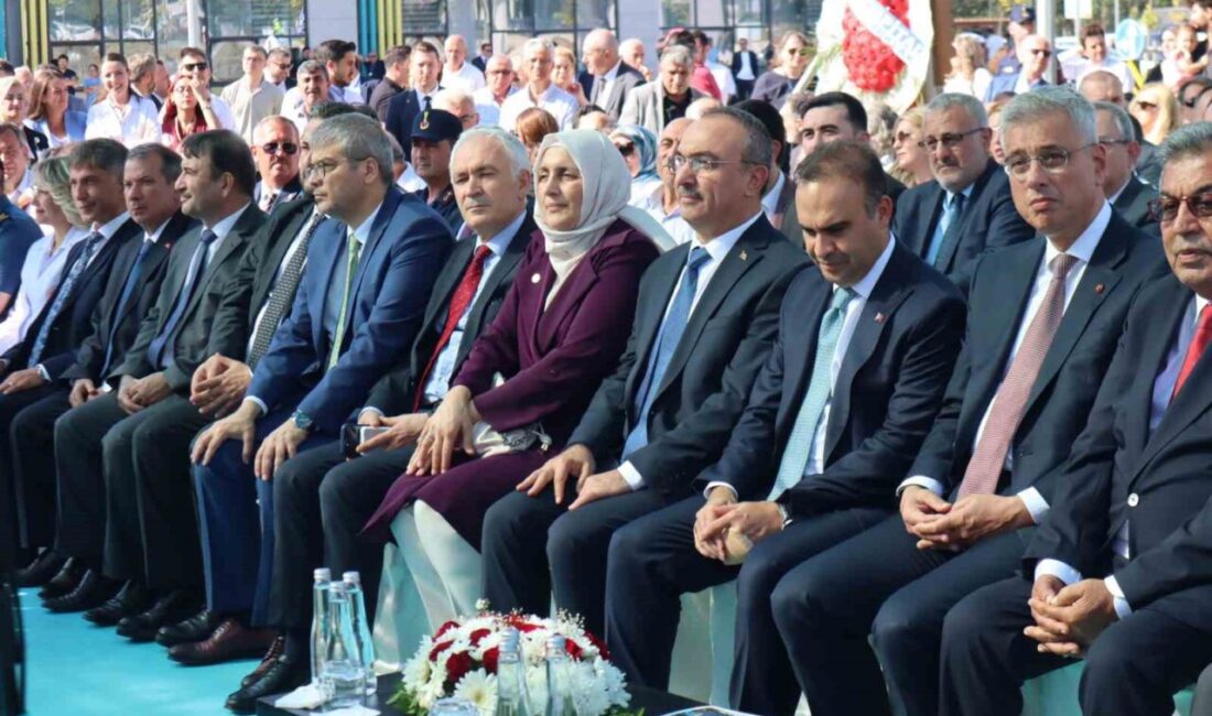 Bakan Memişoğlu: “Şehir hastaneleri dünyanın en üst seviye sağlık hizmet binalarıdır” Sağlık Bakanı Kemal Memişoğlu ve Sanayi ve Teknoloji Bakanı Mehmet