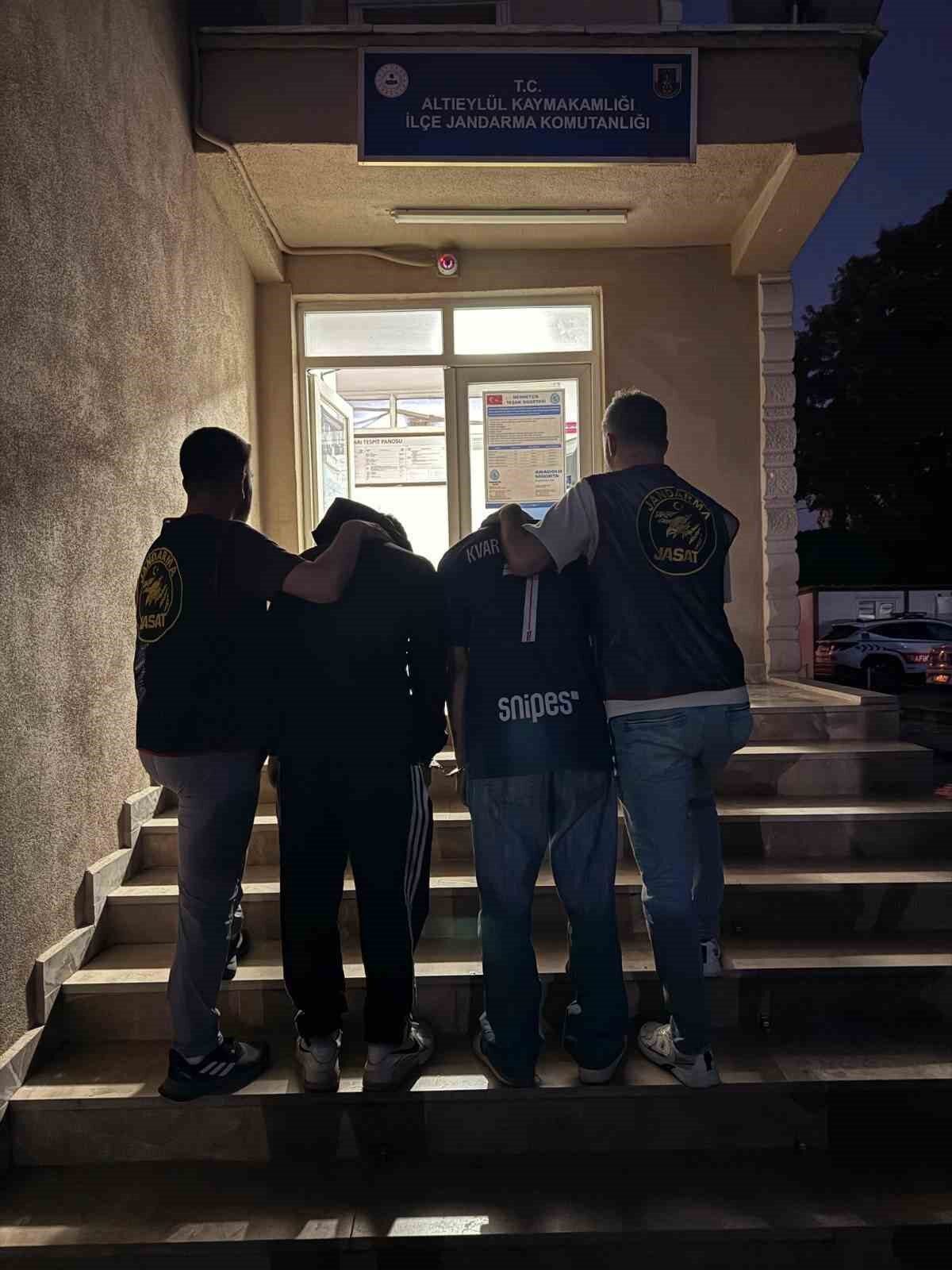 Balıkesir’de jandarma dedektifi motosiklet hırsızlarına göz açtırmadı 4 Bülten Medya -