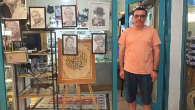 Burhaniye ilçesinde, şoförlük yapan Burhan Bekir Buruk’un çizdiği karakalem resimler
