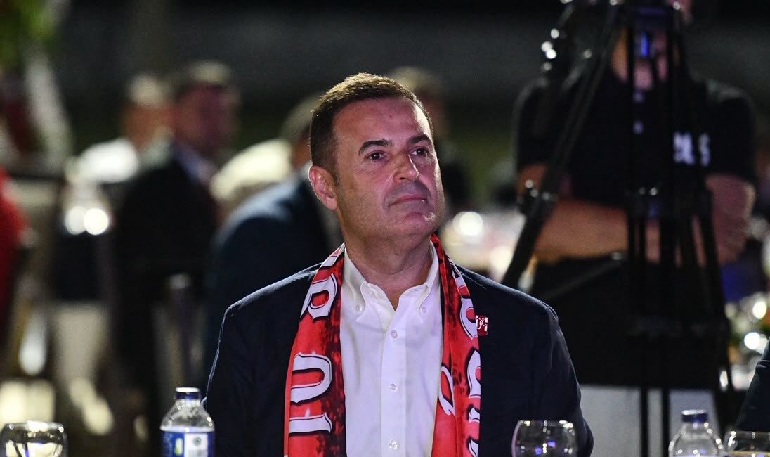 100 bin forma hedefi! Balıkesir tek yürek oldu Balıkesirspor'un 60. yılı kapsamında başlatılan 100 bin forma kampanyası, kent
