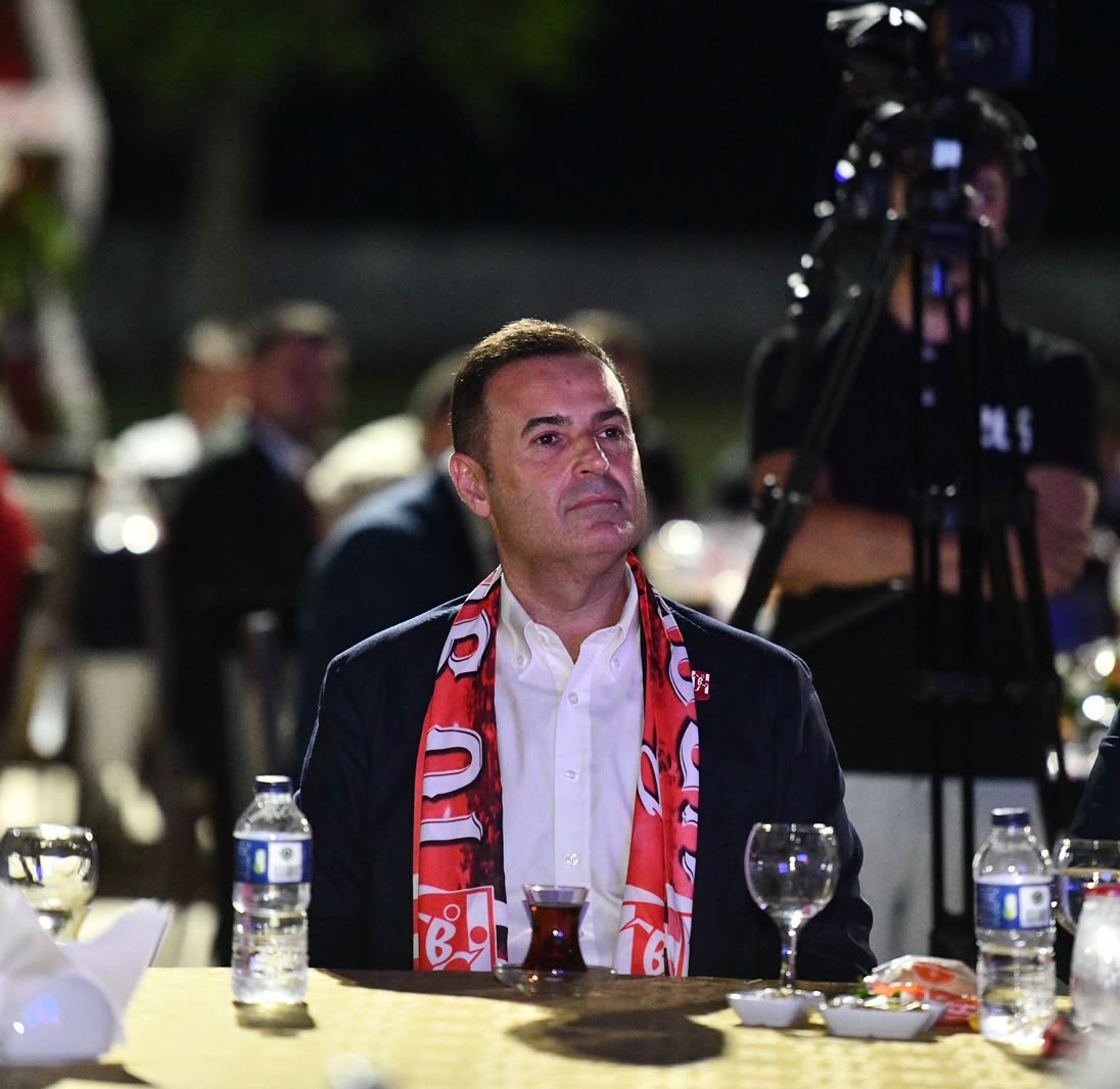 Balıkesirspor'un 60. yılı kapsamında başlatılan 100 bin forma kampanyası, kent