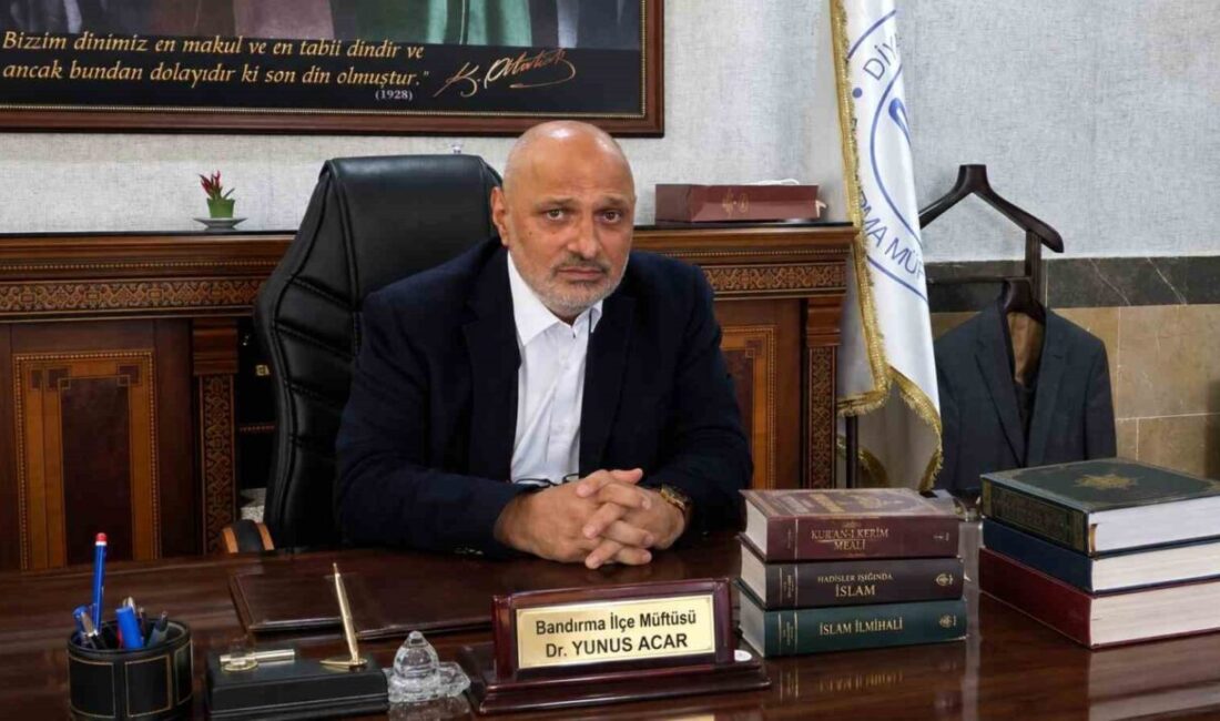 Bandırma İlçe Müftülüğü görevine atanan Dr. Yunus Acar, görevine başladı.