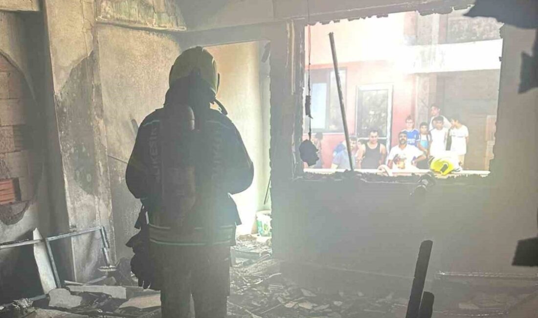 Bandırma’da apartman dairesinde çıkan yangın söndürüldü Balıkesir’in Bandırma ilçesinde bir apartmanın birinci katında çıkan yangın, itfaiye