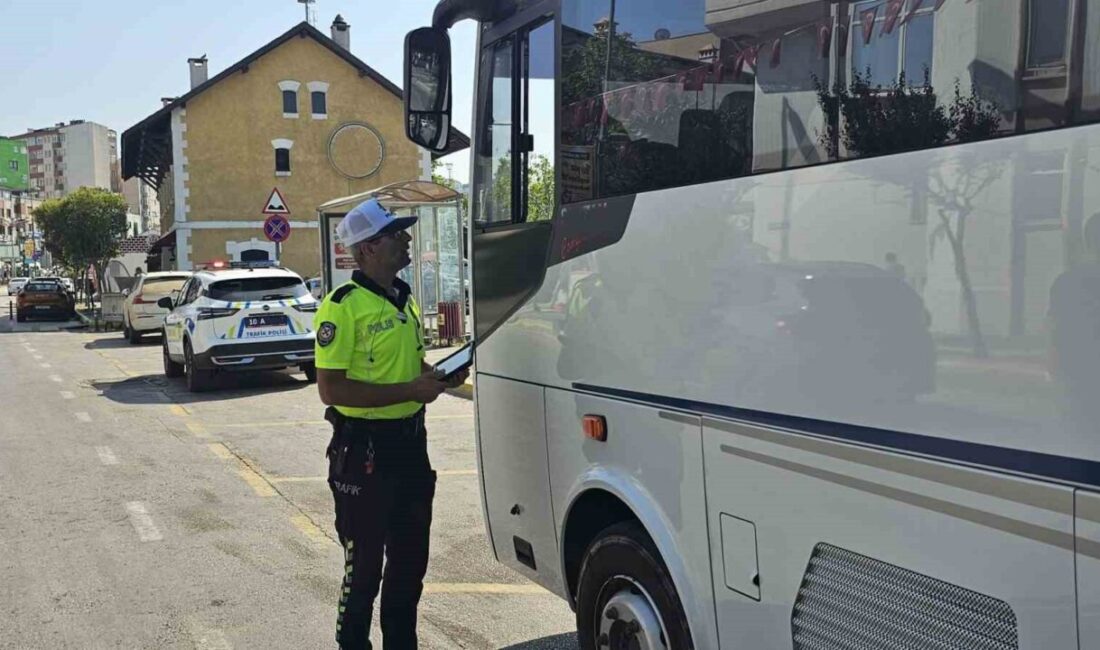 Bandırma İlçe Emniyet Müdürlüğü ekiplerinin trafik güvenliğinin sağlanması amacıyla gerçekleştirdiği