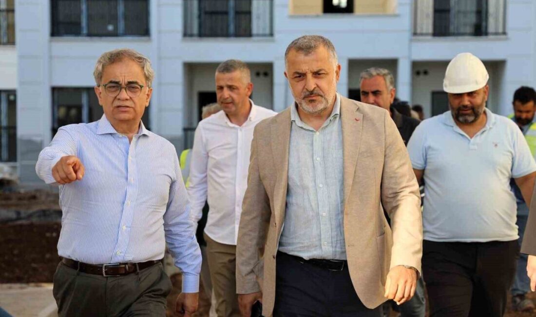 Baraçlı, Kartepe Evleri’ndeki son hazırlıkları yerinde değerlendirdi Kocaeli Büyükşehir Belediyesi Genel Sekreteri Dr. Hayri Baraçlı, yapımı büyük