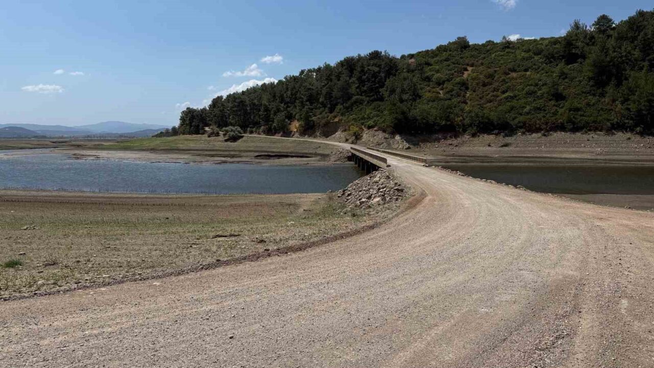 Baraj suları çekildi, köprü ulaşıma açıldı 12 Bülten Medya -