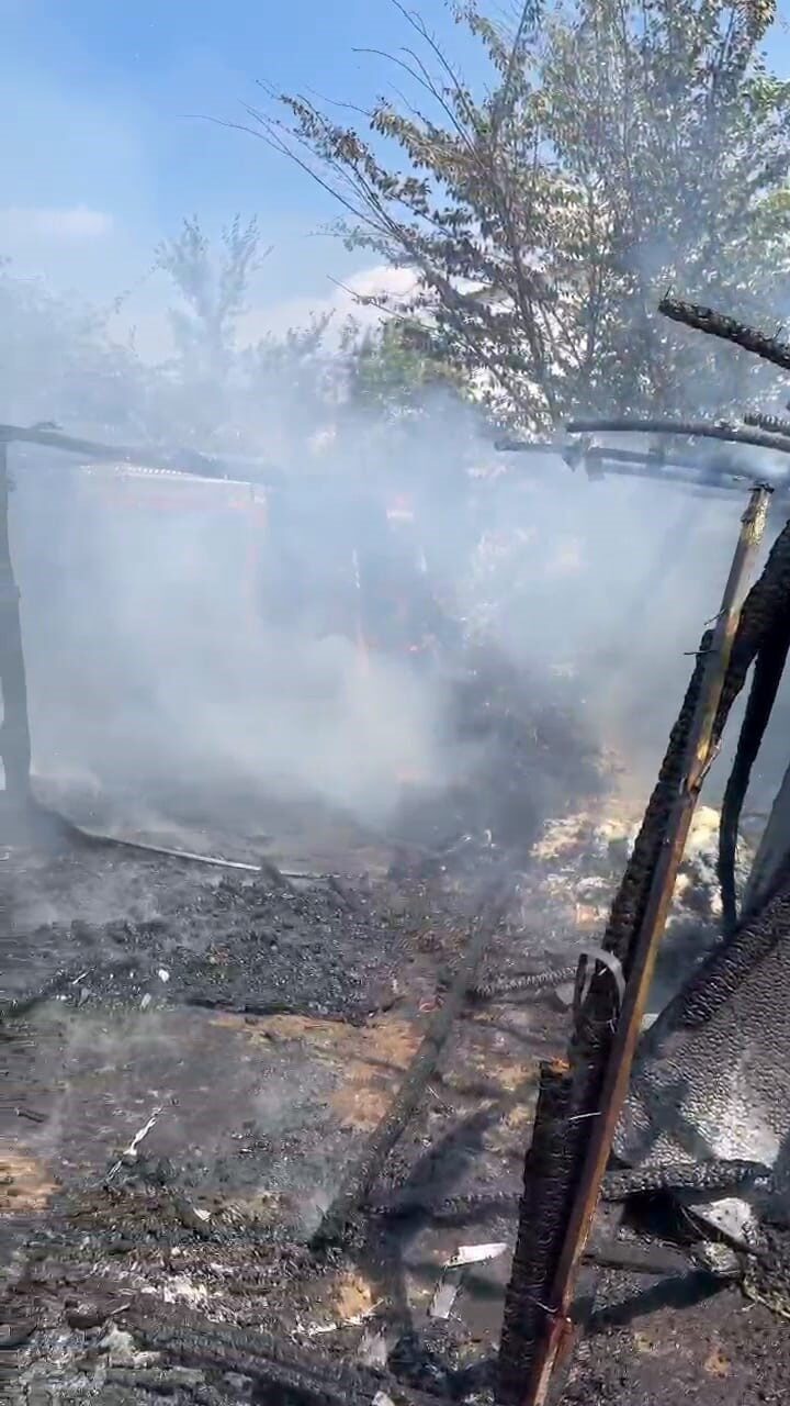 Barakaya sıçrayan yangın itfaiye ekiplerini harekete geçirdi 16 Bülten Medya -