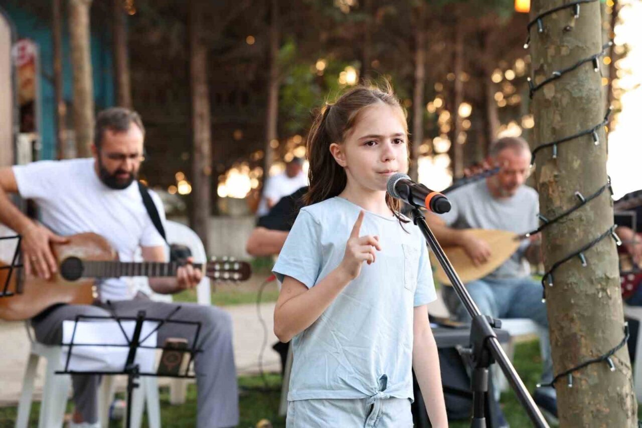Başiskele’de türküler eşliğinde aile buluşması 8 Bülten Medya -