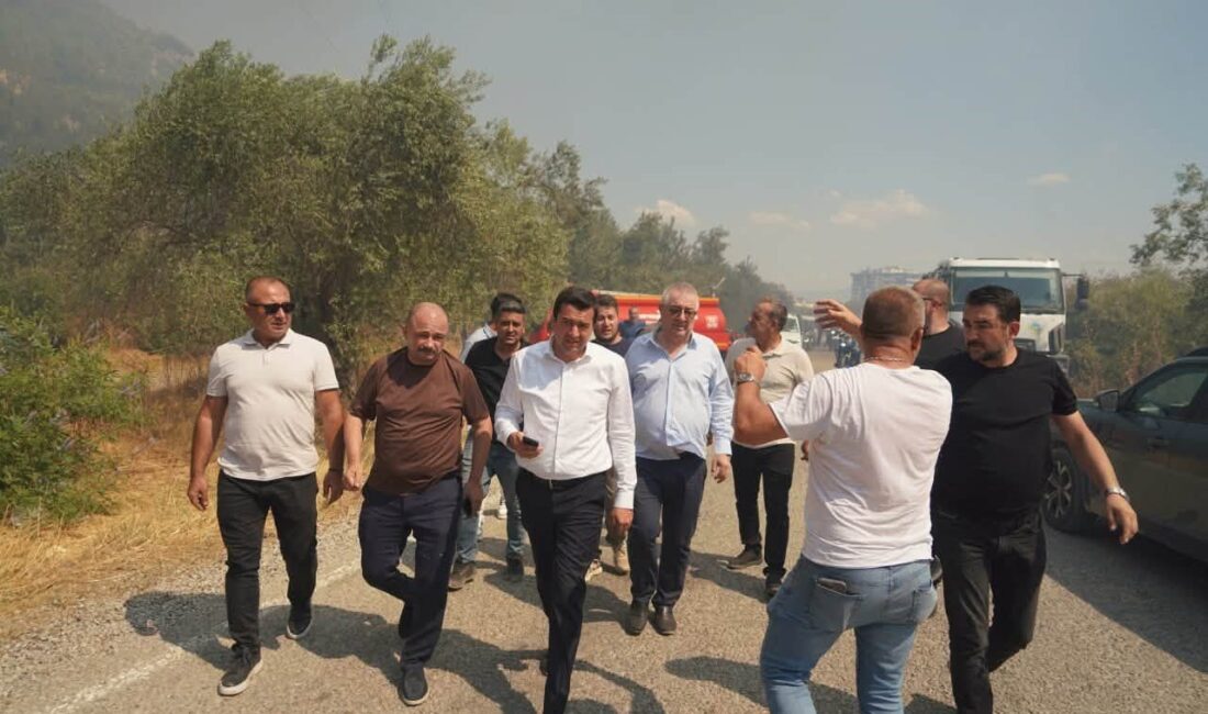 Başkan Ertaş: “Kadıköy’deki yangını ekiplerimizin özverili çalışmasıyla kontrol altına aldık” Edremit Belediye Başkanı Mehmet Ertaş, Kadıköy Mahallesi Şıpşıp Dede mevkiinde