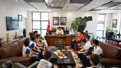 Ankara’da düzenlenen Minikler Güreş Türkiye Şampiyonası’nda 3 Türkiye şampiyonluğu ve