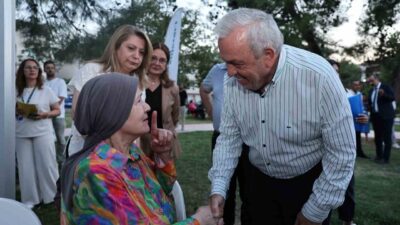 Esentepe Mahallesi sakinleri ile bir araya gelen Nilüfer Belediye Başkanı