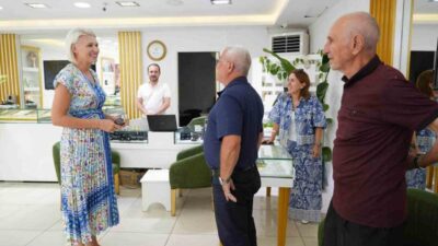 Bilecik Belediye Başkanı Melek Mızrak Subaşı, esnaf ve vatandaşlarla bir