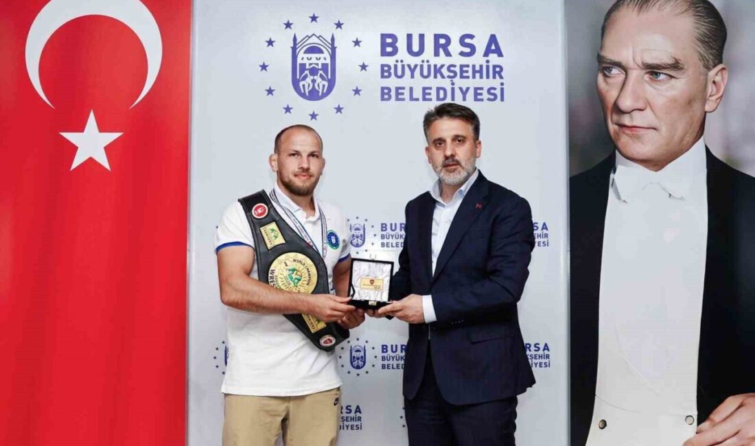 Başkan Vekili Biba’dan dünya şampiyonu güreşçiye tebrik Bursa Büyükşehir Belediyesi Başkan Vekili Şahin Biba, Keçiören Büyükler Karakucak