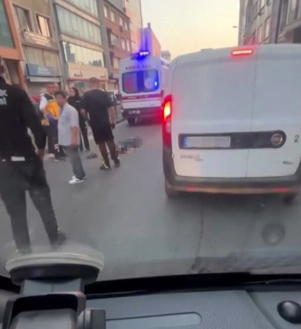 Bayrampaşa’da kamyonun çarptığı yaşlı adam hayatını kaybetti İstanbul Bayrampaşa’da yolun karşısına geçmeye çalışan yaşlı adam, kamyonun çarpması