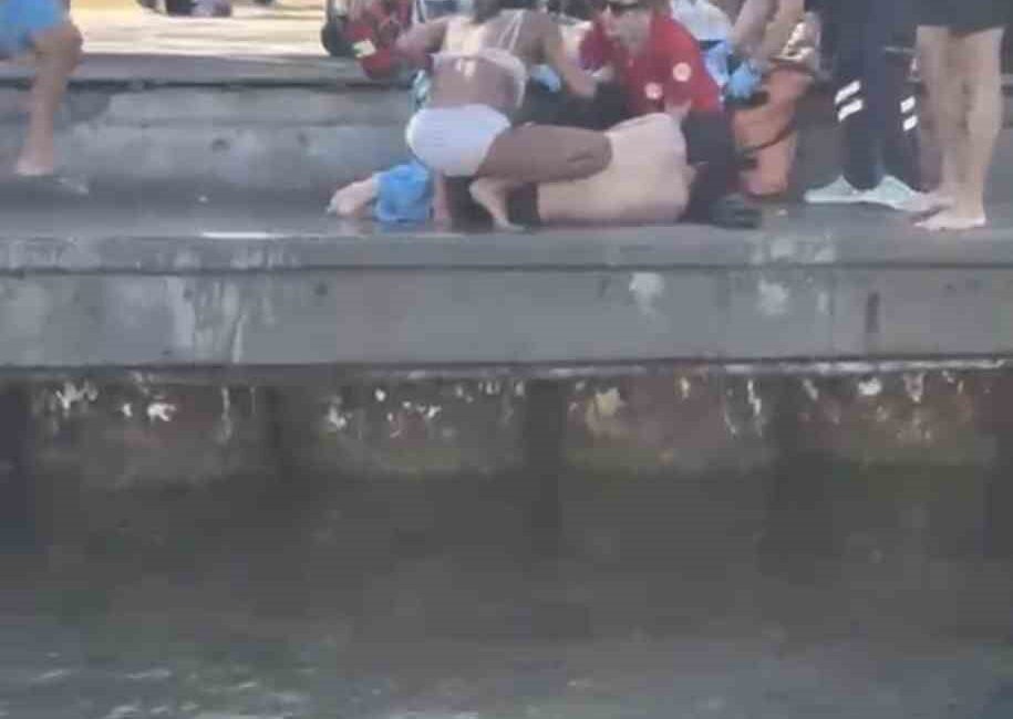 Bebek sahilinde boğulma tehlikesi: Vatandaşlar kurtardı Beşiktaş ilçesi Bebek sahilinde denize giren bir kişi, bir süre