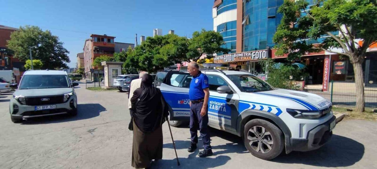 Belçika’dan gelen yaşlı çift yolunu kaybetti, zabıta yardıma koştu 4 Bülten Medya -
