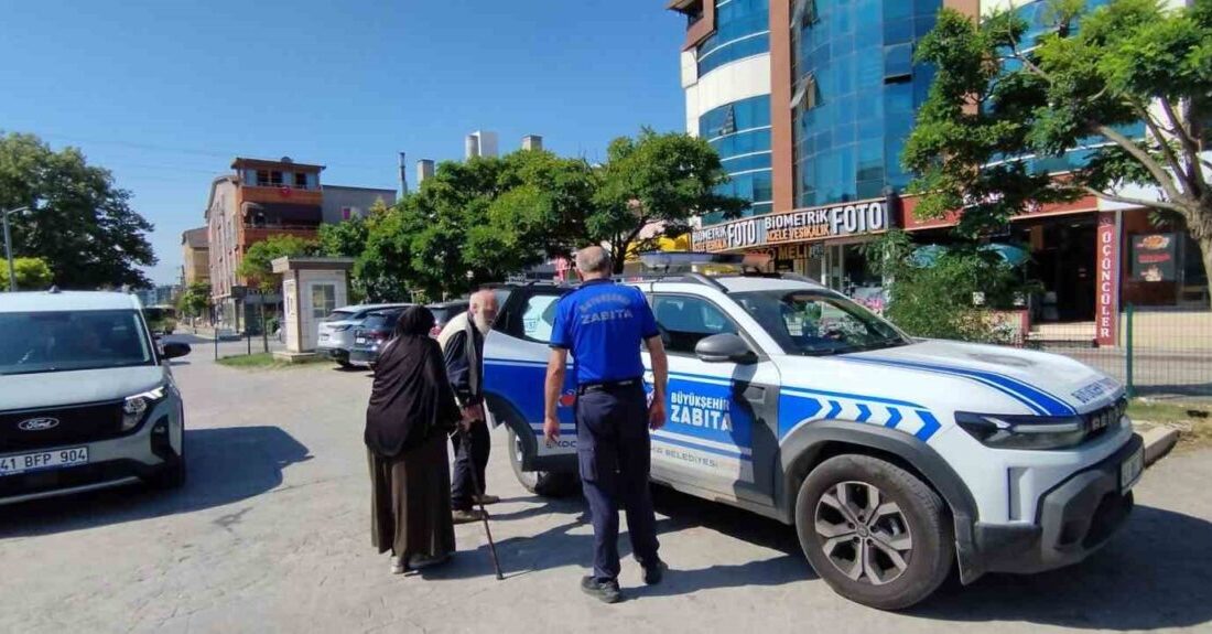 Belçika’dan gelen yaşlı çift yolunu kaybetti, zabıta yardıma koştu Kocaeli’de yolunu kaybeden Belçikalı yaşlı çiftin yardımına zabıta ekipleri yetişti.